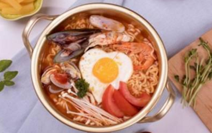 加盟網(wǎng)紅“泡面小食堂”卻沒有商標(biāo)？